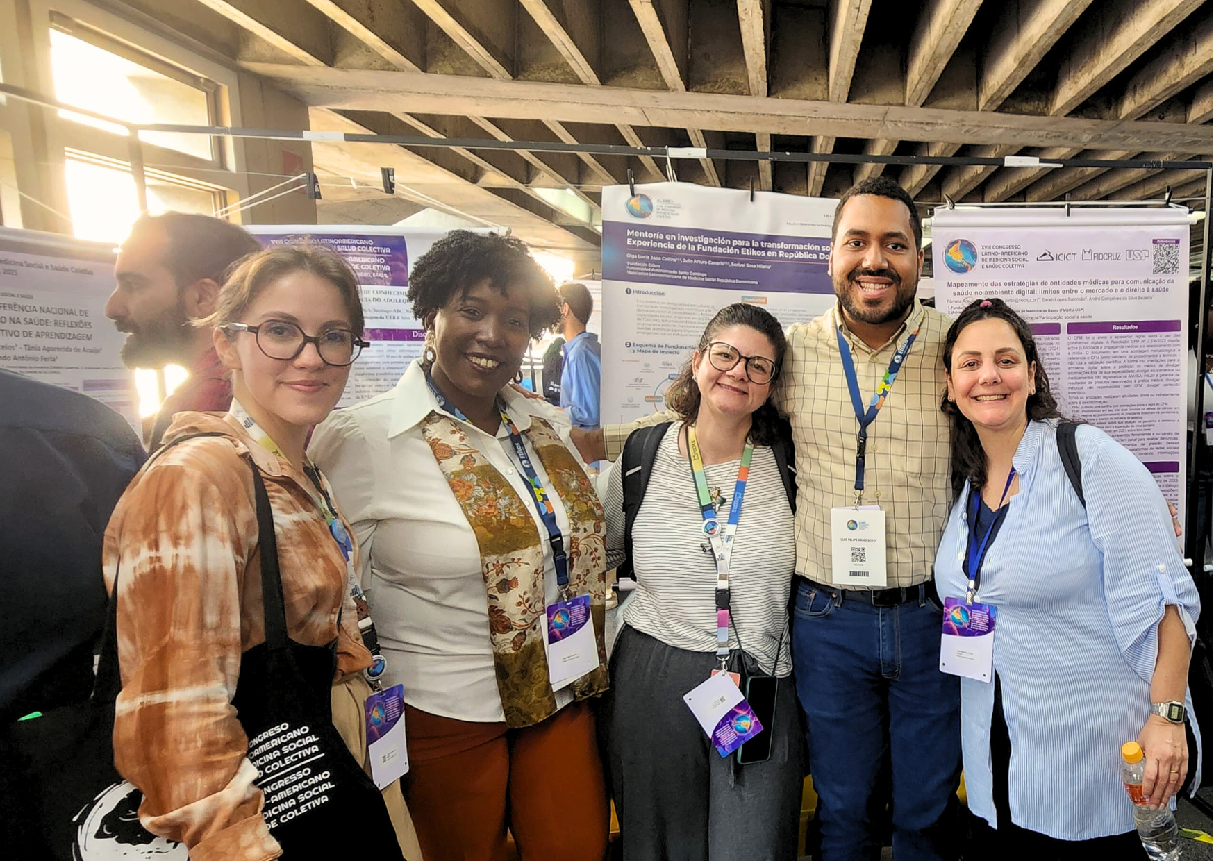 Representantes da TGHN LAC apresentam pôsteres durante congresso da Alames 2025