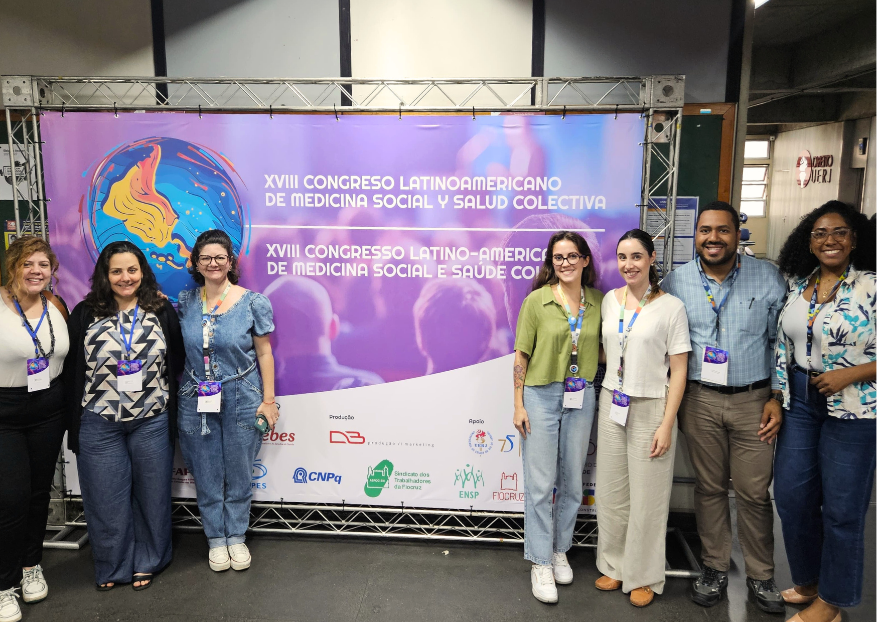 Grupo de representantes da TGHN LAC posam para foto no Congresso Alames 2025