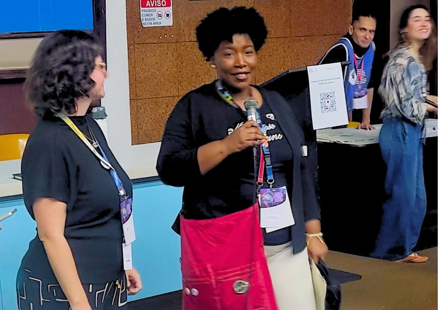 Representantes da TGHN LAC fazendo perguntas durante roda de conversa