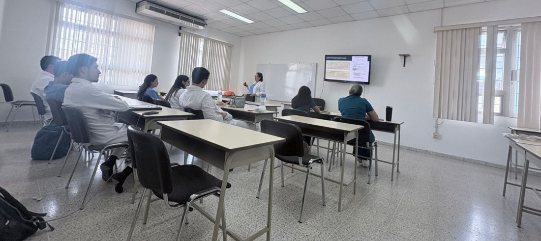 Médicos residentes durante el desarrollo práctico de preguntas de investigación y objetivos