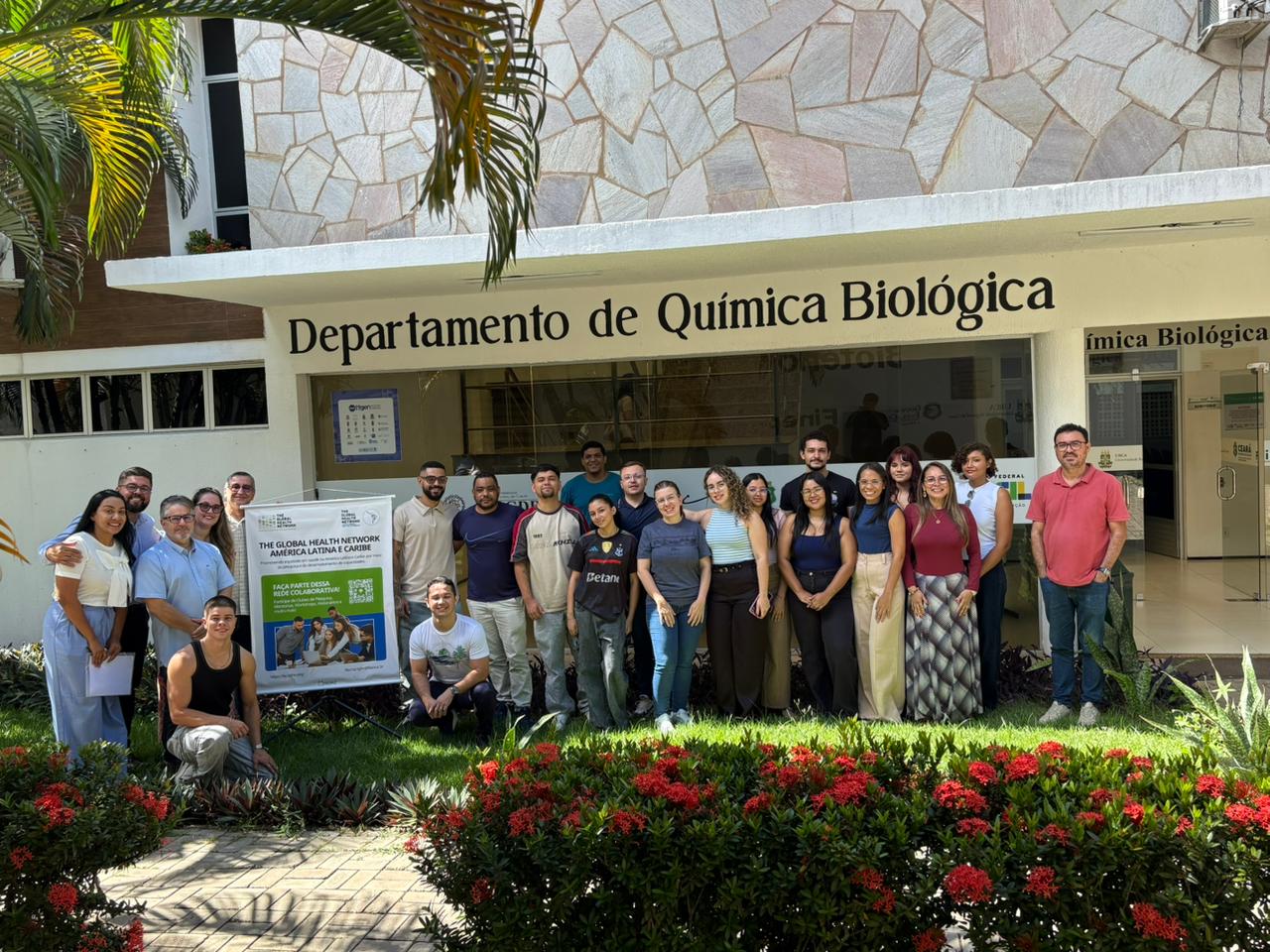 Grupo posa para foto em oficina de bioinformática no interior do Ceará/ Brasil